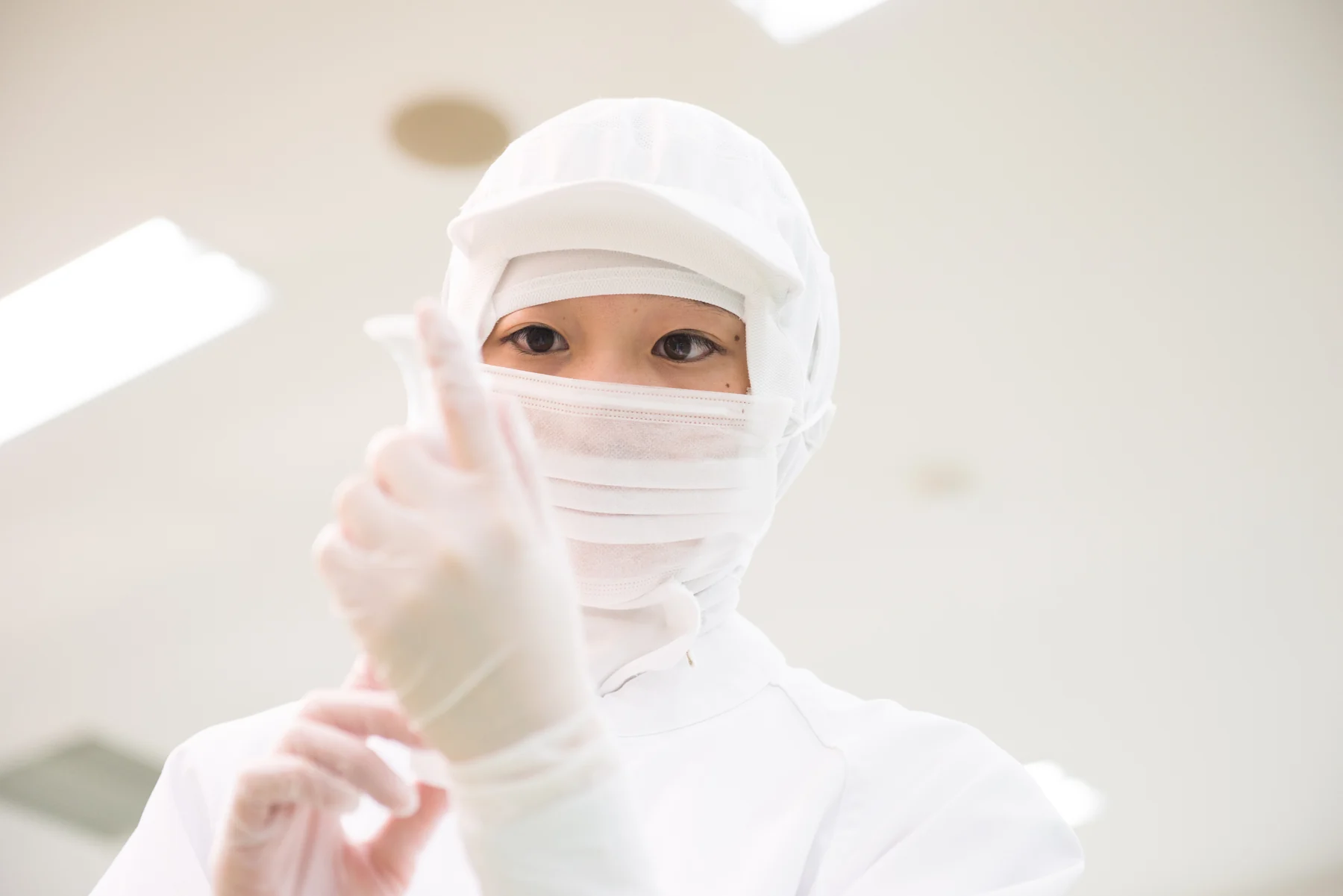 化粧品工場の衛生管理された製造エリア