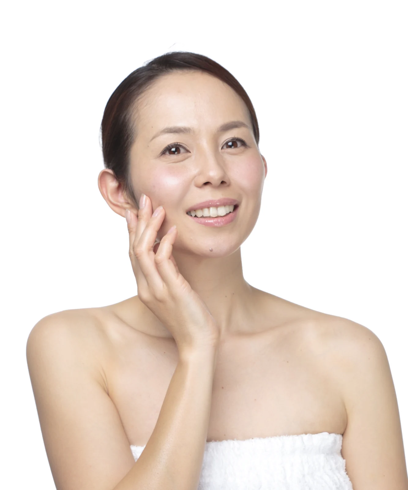 肌のうるおいを確かめる女性